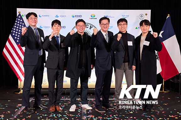 현대건설 김경수 전무(사진 오른쪽에서 세번째)와 실무진