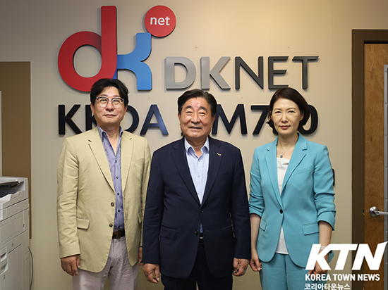 지난 3일에 횡성군 김명기 횡성 군수, 횡성군 가공식품 수출협회 유재주 회장이 DK 미디어 그룹을 방문했다.