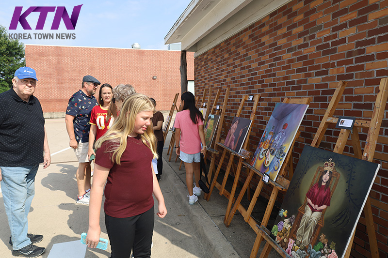 이날 행사에는 학생들의 미술 작품 130여 점이 전시됐으며, 약 120여 명이 방문했다.