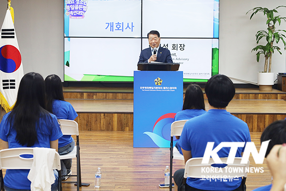 개회사를 하고 있는 오원성회장