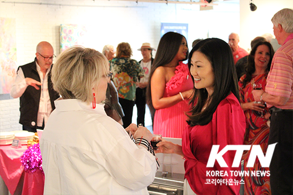 지난 21일(금) 프리스코의 더 갤러리8680(The Gallery 8680)에서 태미 서 마이너샤겐 시의원의 선거 캠페인이 개최됐다.