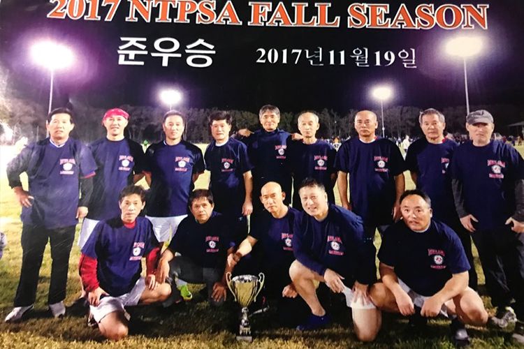 블루윙즈 축구단이 2017 NTPSA 가을 시즌 준우승을 차지했다. 