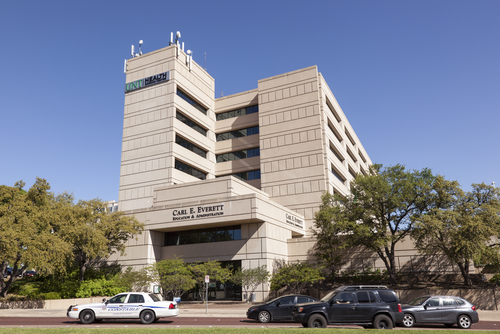 북텍사스 보건과학센터(UNT Health Science Center) 총장이 자진 사임하는 대가로 56만 달러를 받은 것으로 확인됐다.