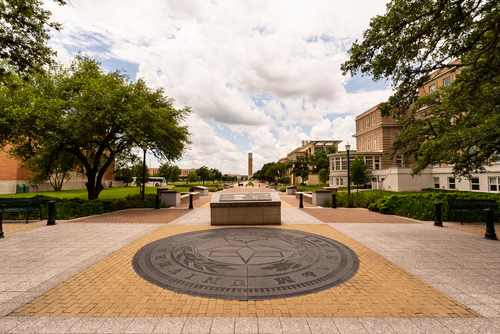 텍사스 A&amp;M 대학교 법학전문대학원(Texas A&amp;M University School of Law)이 미국 내 로스쿨 순위에서 사상 처음으로 Top 25에 진입했다. 