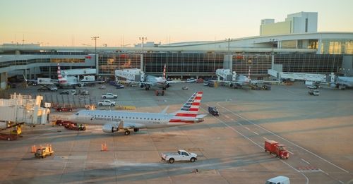 DFW 국제공항이 지난해 전 세계 여객 수 기준으로 세 번째로 바쁜 공항 자리를 지켰다. 